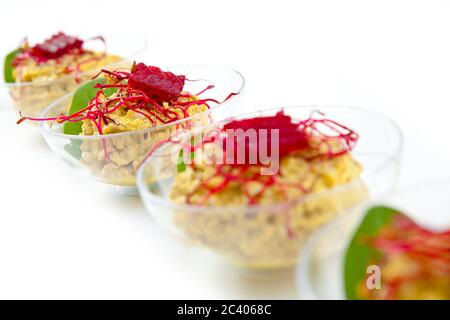 Spuntini per conferenze. Catering a secco. Piccoli spuntini su sfondo bianco Foto Stock