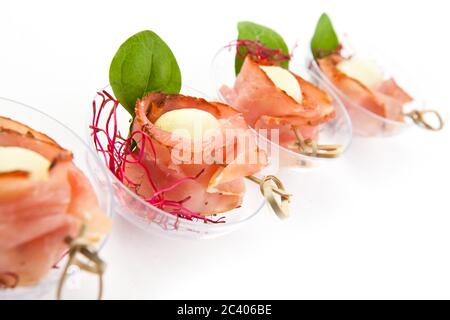 Spuntini per conferenze. Catering a secco. Piccoli spuntini su sfondo bianco Foto Stock