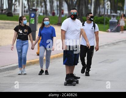 Miami Beach, Florida, Stati Uniti. 22 Giugno 2020. Una visione generale di Miami Beach come Miami Mayor Francis Suarez annuncia il mandato di maschera a livello di città a causa dell'aumento di Covid-19 casi durante la pandemia di Coronavirus COVID-19 il 22 giugno 2020 a Miami Beach, Florida. Credit: Mpi04/Media Punch/Alamy Live News Foto Stock