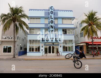 Miami Beach, Florida, Stati Uniti. 22 Giugno 2020. Una visione generale di Miami Beach come Miami Mayor Francis Suarez annuncia il mandato di maschera a livello di città a causa dell'aumento di Covid-19 casi durante la pandemia di Coronavirus COVID-19 il 22 giugno 2020 a Miami Beach, Florida. Credit: Mpi04/Media Punch/Alamy Live News Foto Stock