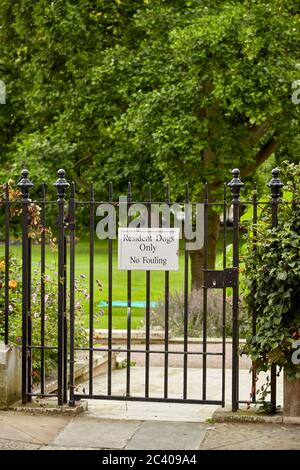 Solo cani residenti - No fouling! London Park. Foto Stock