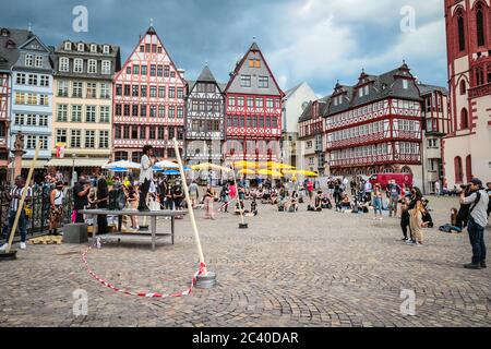 Black Lives Matter Rally su Römerberg, la piazza del municipio nel centro di Francoforte sul meno, Assia, Germania. Foto Stock