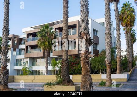 Edifici a Paphos sull'isola di Cipro. Il concetto di viaggio e turismo. Foto Stock