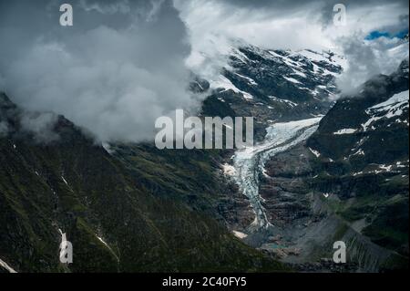 Vista aerea del ghiacciaio inferiore di Grindelwald visto dall'elicottero Foto Stock