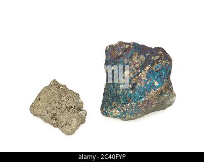 Piriti naturali su sfondo bianco Foto Stock