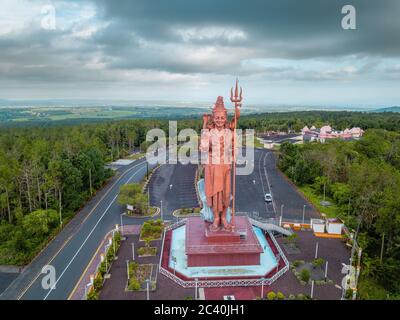 Enorme statua di Shiva nel grande tempio di Bassin, Mauritius. Ganga talao. Foto Stock