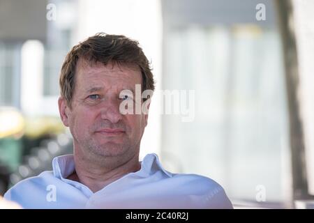 Il 22/06/2020, Lione, Auvergne-Rhône-Alpes, Francia. Yannick Jadot, EELV (Europe écologie les Verts), deputato al Parlamento europeo, è venuto a sostenere l'ambientalista di Lione candida Foto Stock