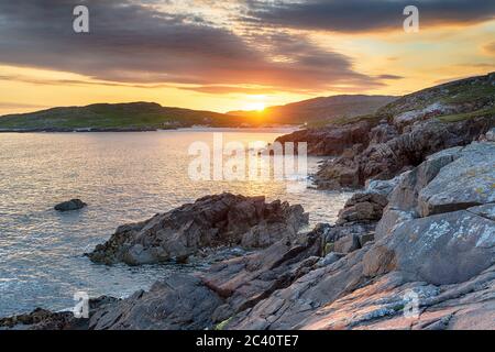 Splendido tramonto su Hushinish sull'isola di Harris nelle ebridi esterne della Scozia Foto Stock