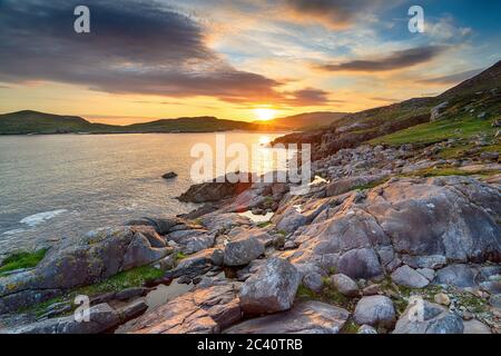 Tramonto mozzafiato su Hushinish sull'isola di Harris nelle isole occidentali della Scozia Foto Stock