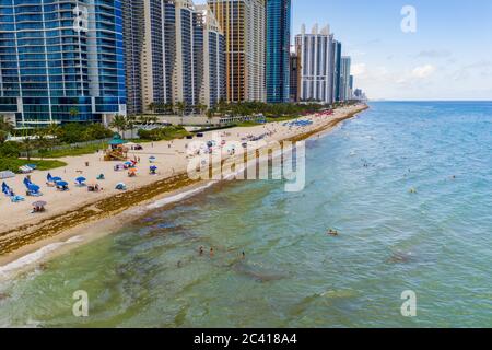 Le spiagge di Miami riaprirsi durante il Coronavirus Covid 19 pandemico restrizioni di allontanamento sociale Foto Stock