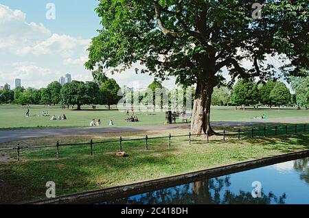 Clisseley Park, Stoke Newington, Londra del nord, nel giugno 2020 Foto Stock