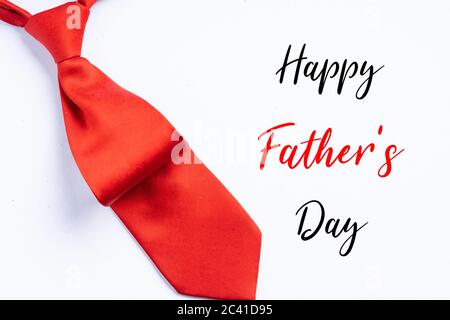 Auguri di buon giorno del Padre con cravatta sul collo su sfondo bianco Foto Stock
