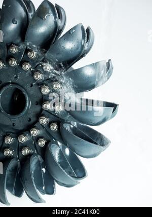 Turbina ad acqua Pelton per generare elettricità da hydropower Foto Stock