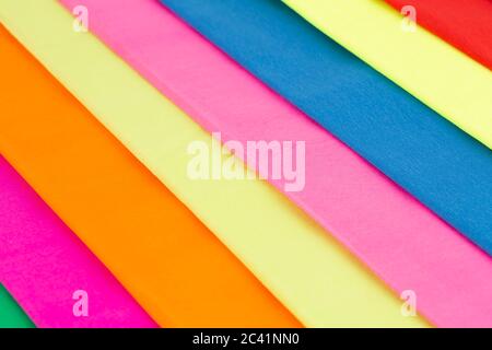Carta crepe colorata texture come sfondo. Foto Stock