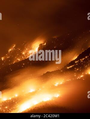Bighorn Fire infuria nelle montagne di Santa Catalina, Tucson, Arizona, Stati Uniti Foto Stock
