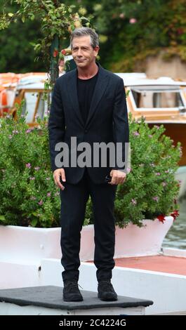 VENEZIA, ITALIA - 02 SETTEMBRE: Ben Mendelsohn è visto arrivare al 76esimo Festival del Cinema di Venezia il 02 settembre 2019 a Venezia, Italia Foto Stock