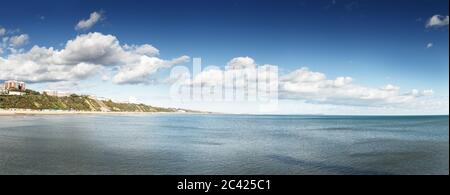 immagini panoramiche del lungomare di bournemouth scattate dal molo Foto Stock