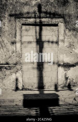 Casa con una porta d'ingresso in un quartiere residenziale, Merida, Messico Foto Stock