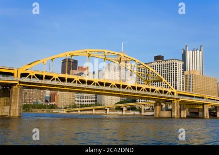 Ponte Fort Duquesne sul fiume Allegheny, Pittsburgh, Pennsylvania, Stati Uniti Foto Stock