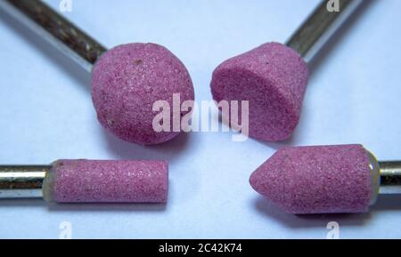 Utensili per levigatrici utilizzati in macchine rotanti per lavori delicati a mano Foto Stock