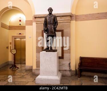 Washington, DC, Stati Uniti. 23 Giugno 2020. 23 giugno 2020 - Washington, DC, Stati Uniti: Statua posta dallo stato della Virginia di Robert E. Lee, generale confederato, al Campidoglio degli Stati Uniti. Credit: Michael Brochstein/ZUMA Wire/Alamy Live News Foto Stock