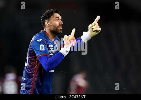 Torino - 23 giugno 2020: Salvatore Sirigu di Torino FC gesti durante la Serie UNA partita di calcio tra Torino FC e Udinese Calcio. Credit: Nicolò campo/Alamy Live News Foto Stock