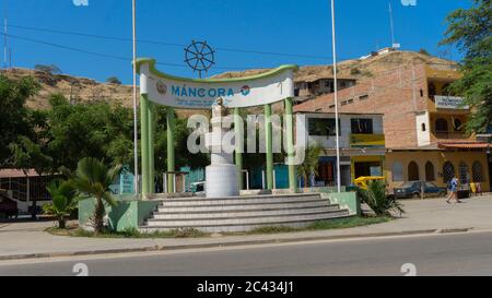 Mancora, Piura / Perù - Aprile 10 2019: Vista del monumento dedicato a Miguel Grau nella città di Mancora Foto Stock