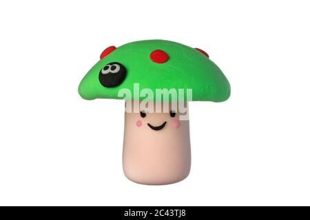 Fungo allegro su sfondo bianco. Artigianato morbido di plastilina Foto Stock