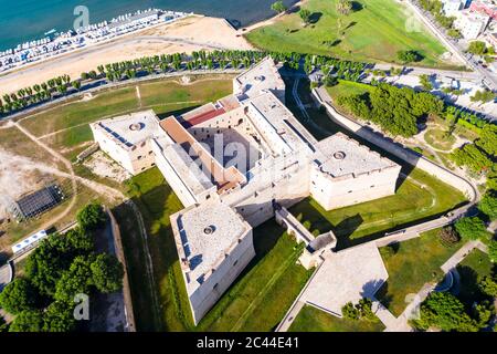 Italia, Provincia di Barletta-Andria-Trani, Barletta, Elicottero del Castello di Barletta Foto Stock
