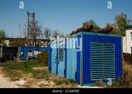 Generatore per alimentazione elettrica di emergenza. Generatore di standby - apparecchiatura di alimentazione esterna Foto Stock