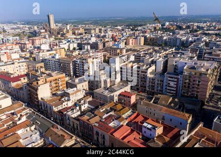 Italia, Provincia di Barletta-Andria-Trani, Barletta, Elicottero vista del quartiere residenziale della città costiera Foto Stock