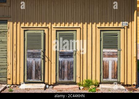 Cortile con vecchie case Foto Stock