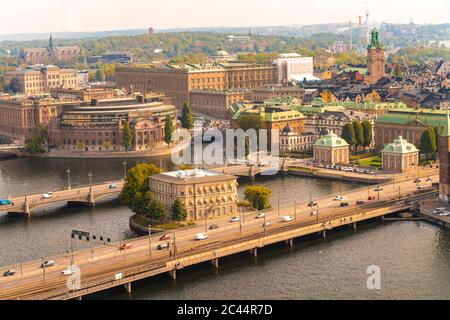 Svezia, Sodermanland, Stoccolma, Vista aerea del traffico sul ponte Stromsborgsbron Foto Stock