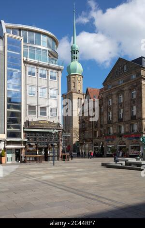 Vecchio mercato con chiesa di San Reinoldi, Dortmund, Ruhr zona, Nord Reno-Westfalia, Germania, Europa Foto Stock