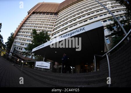 Colonia, Germania. 24 Giugno 2020. Ingresso al Tribunale locale e regionale di Colonia. Credit: Roberto Pfeil/dpa/Alamy Live News Foto Stock