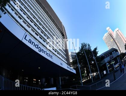 Colonia, Germania. 24 Giugno 2020. Ingresso al Tribunale locale e regionale di Colonia. Credit: Roberto Pfeil/dpa/Alamy Live News Foto Stock