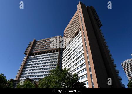 Colonia, Germania. 24 Giugno 2020. Ingresso al Tribunale locale e regionale di Colonia. Credit: Roberto Pfeil/dpa/Alamy Live News Foto Stock