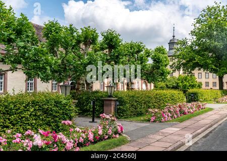 Innenhof des Schloss Corvey, UNESCO Welterbe in Höxter, Nordrhein-Westfalen, Deutschland, Europa | Abbazia regnante del cortile Corvey, mondo UNESCO Foto Stock