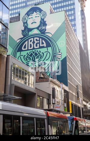 Shepard Fairey obbedisce al murale della pace nel centro di Sydney, NSW, Australia Foto Stock