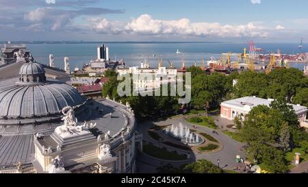 odessa ucraina teatro dell'opera vista porto Foto Stock