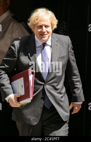 WESTMINSTER LONDON, REGNO UNITO. 24 giugno 2020. Il primo ministro britannico Boris Johnson parte 10 Downing Street per il settimanale (PMQS) primo ministro Domande alla Camera dei Comuni in Parlamento.Credit: amer ghazzal/Alamy Live News Foto Stock