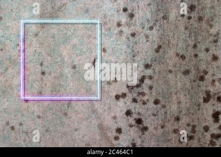 cartello al neon su parete in cemento. Spazio di copia e pubblicità. Una vecchia parete. Foto Stock