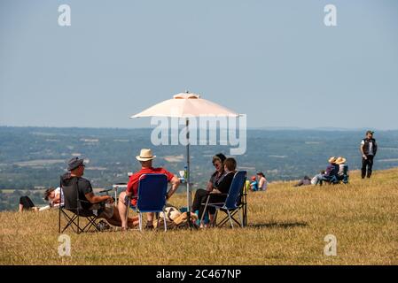 Brighton UK, 23 giugno 2020: L'incredibile tempo che si gode da persone a Devil's Dyke in cima al South Downs, appena a nord di Brighton, guardando Foto Stock