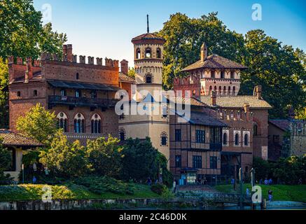 Italia Piemonte Torino Parco Valentino borgo medievale Foto Stock