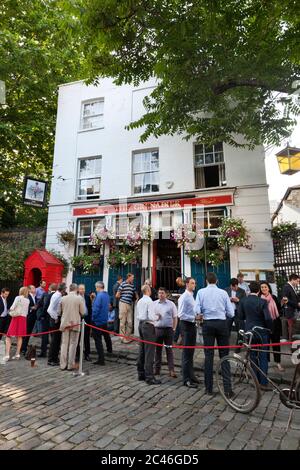 Il pub Grenadier su Old Barrack Yard, Londra, Inghilterra, Regno Unito, Europa Foto Stock