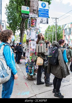 Seattle, WA, USA, 6/16/2020 Chaz/Chop zone, manifestanti e medic volontario. Foto Stock