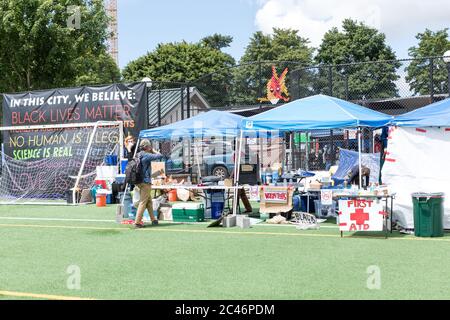 Seattle, WA, USA, 6/16/2020 Chaz/Chop zone, pronto soccorso e area di volontariato nel Cal Anderson Park Foto Stock