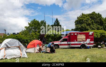 Seattle, WA, USA, 6/16/2020 Chaz/zona di Chop, tende allestite nel Cal Anderson Park Foto Stock