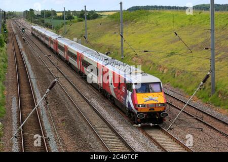 The Flying Scotswoman Train, 82205, East Coast Main Line Railway, Newark on Trent, Nottinghamshire, Inghilterra, UK il servizio Flying Scotsman era rebran Foto Stock