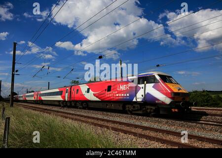 The Flying Scotswoman Train, 82205, East Coast Main Line Railway, Newark on Trent, Nottinghamshire, Inghilterra, UK il servizio Flying Scotsman era rebran Foto Stock
